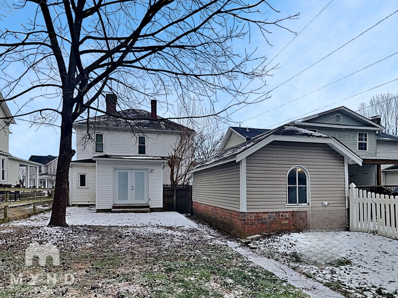 Building Photo - 215 Wilson Ave