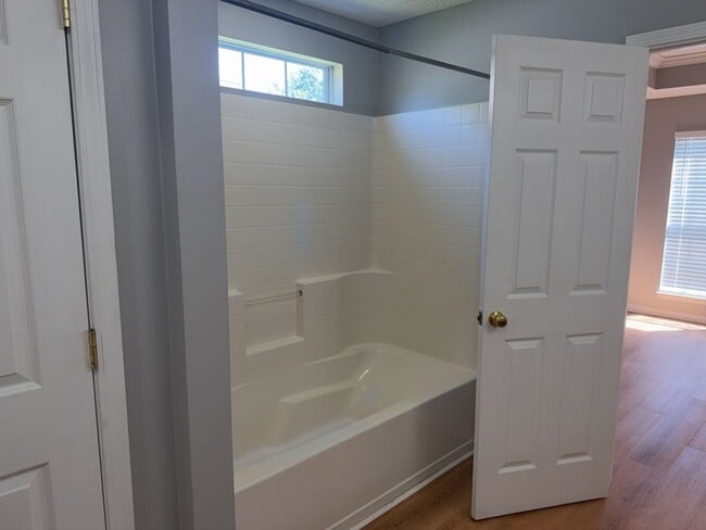 Building Photo - 525 Golden Grove Ln
