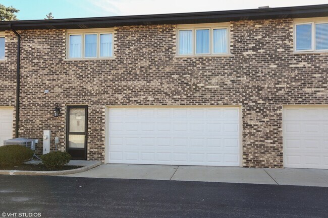 Building Photo - 15409 Begonia Ct