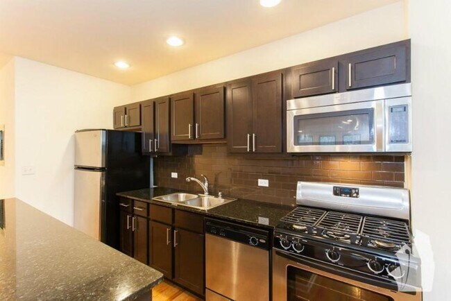 Building Photo - 0 bedroom in Chicago IL 60613
