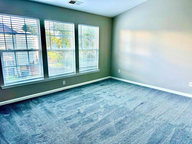 Building Photo - 3304 Mannington Dr