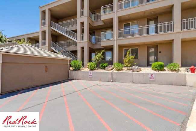 Building Photo - Remarkable 3 Bedroom Condo Next to Sunbroo...
