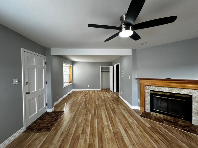 Building Photo - 2019 E Lambourne Ave