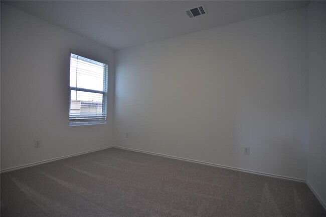 Building Photo - 373 Keefer