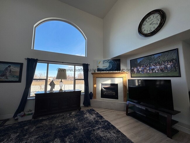 Building Photo - *3 Month Lease* Beautiful Home available f...