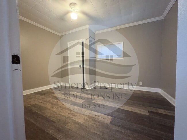 Building Photo - Country Living, Close to Everything, Madis...