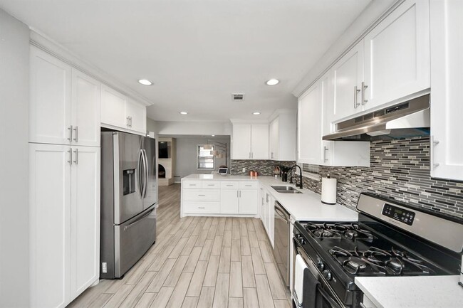 Building Photo - 2402 Bammel Timbers Ln