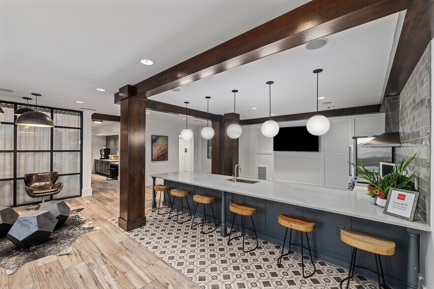 Building Photo - Parker Point