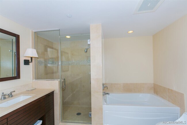 Building Photo - 1551 Ala Wai Blvd