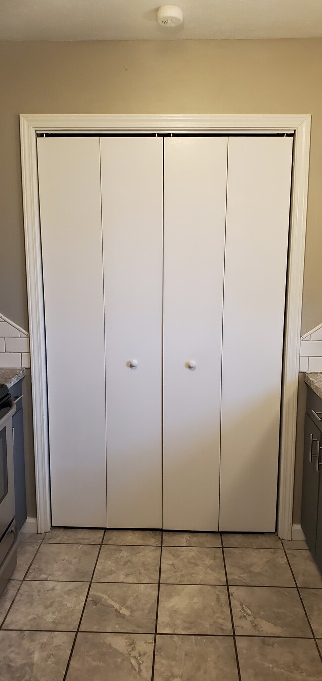 Building Photo - 135 E Ritter St