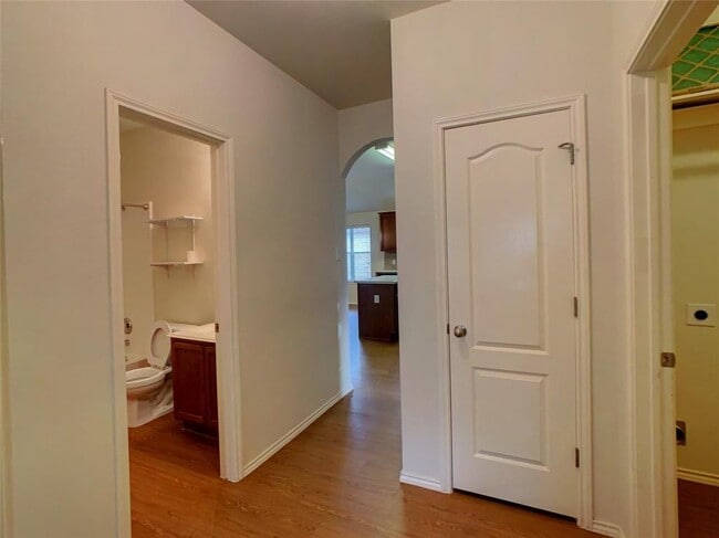 Building Photo - 1108 Alexandria Way