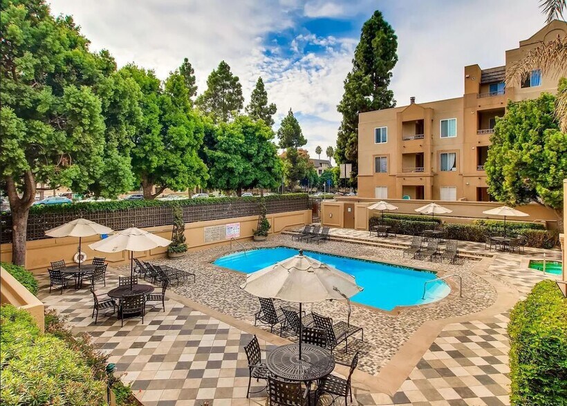 Building Photo - 3520 Lebon Dr