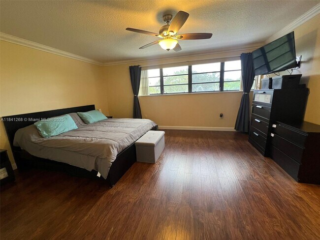 Building Photo - 9894 Fairway Cove Ln
