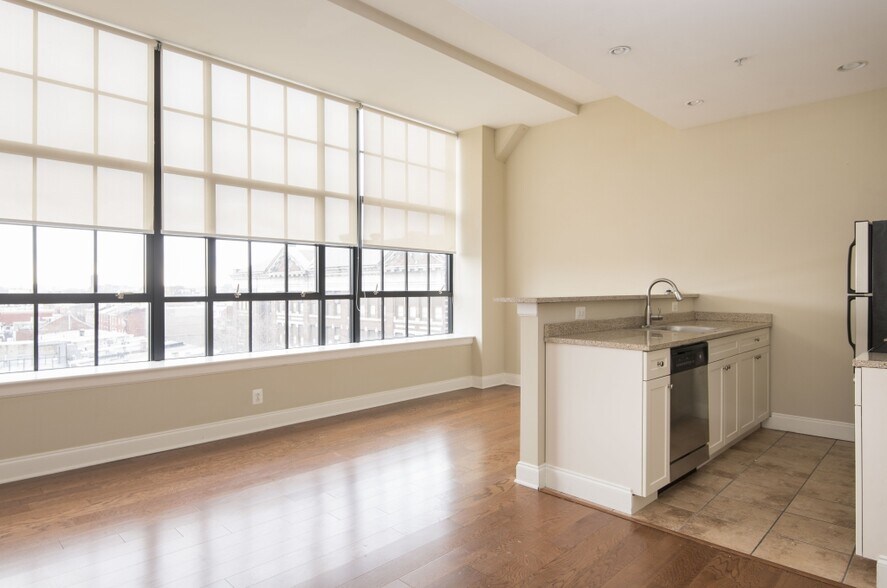 Building Photo - 600 N Broad St