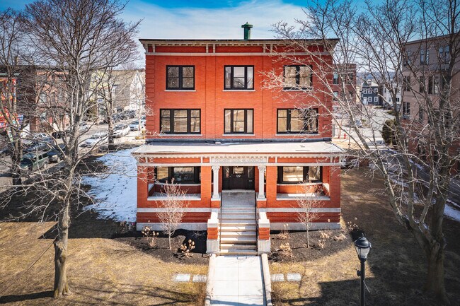 Building Photo - Harbor Point Salem