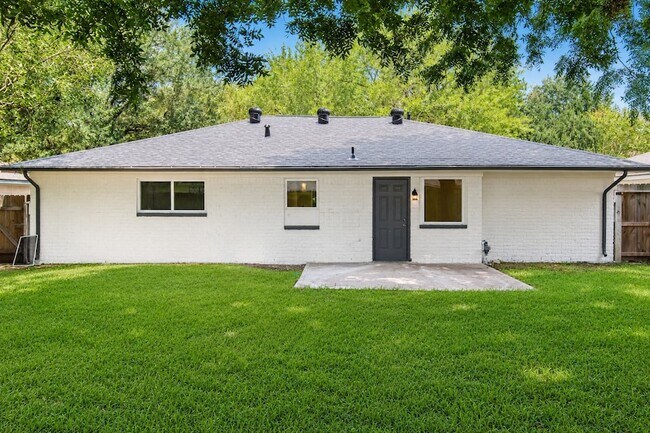 Building Photo - 13619 Elm Ct