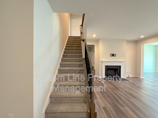 Building Photo - 15622 Little Bluestem St