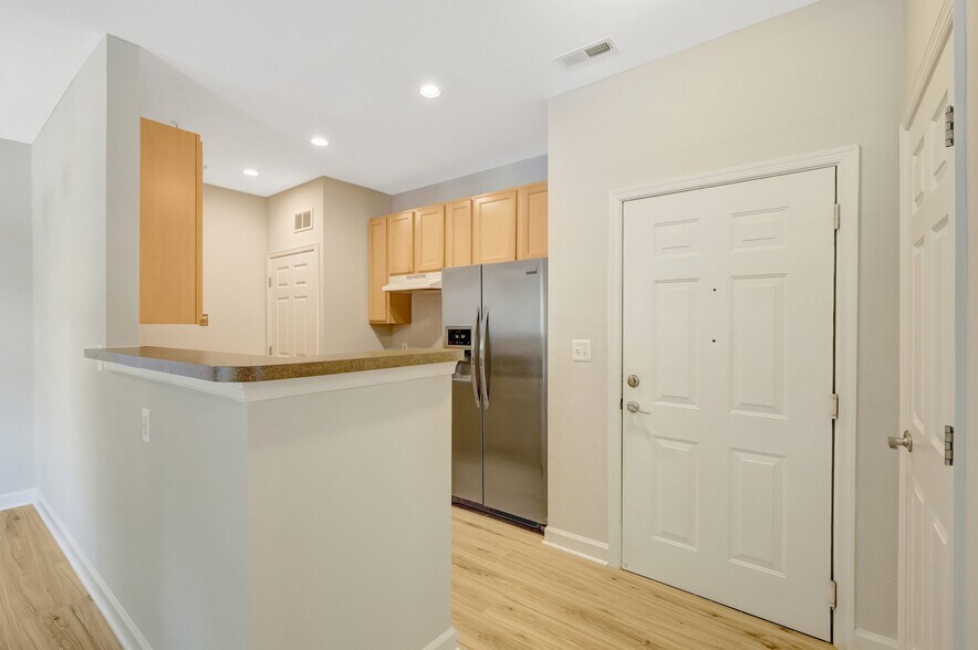 Building Photo - 42421 Rockrose Sq