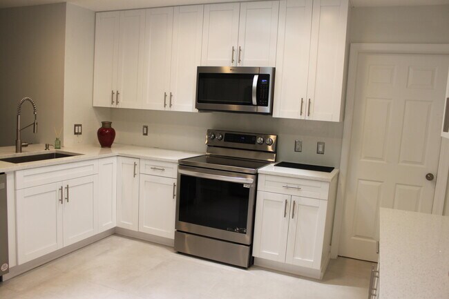 Building Photo - 1518 Primrose Ln