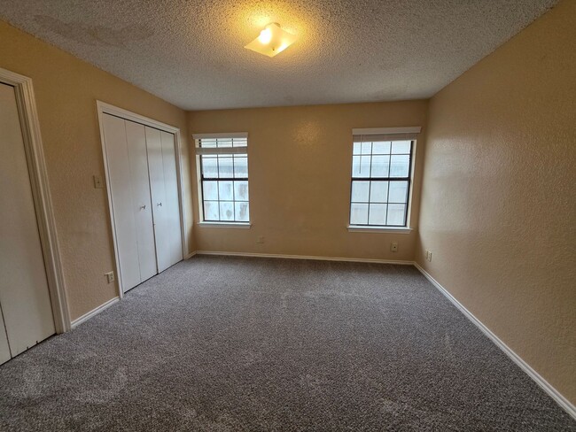 Building Photo - 4724 Berridge Ln
