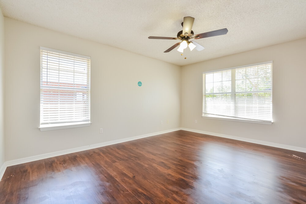 Building Photo - 2119 Dumas Dr