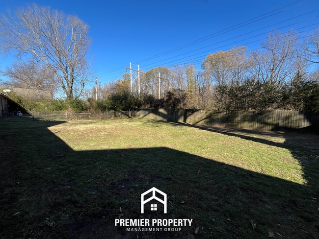 Building Photo - 3816 Cazassa Rd