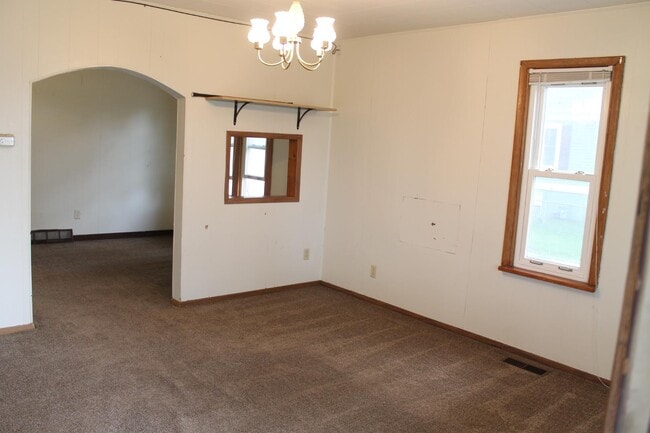 Building Photo - 707 W Main St