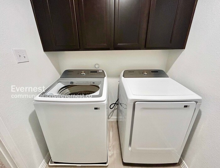 Building Photo - 3030 Willow Wood Ct