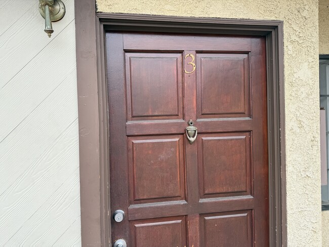 Building Photo - 3228 Honolulu Ave