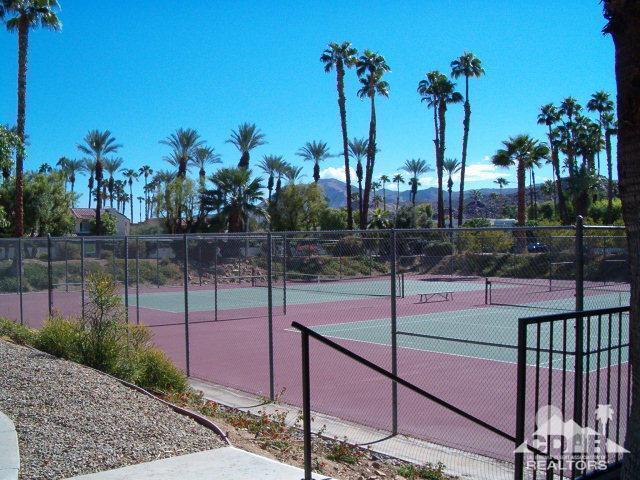 Building Photo - Centrally Located Studio Spacious Studio