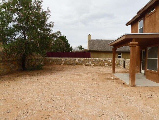 Building Photo - 12860 Tierra Lince Dr