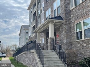 Building Photo - 5742 Meadowood St