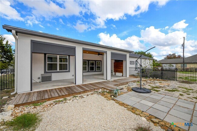 Building Photo - 114 High Point Cir