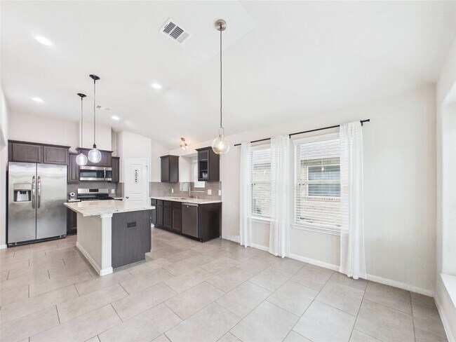 Building Photo - 721 Rim Water Dr