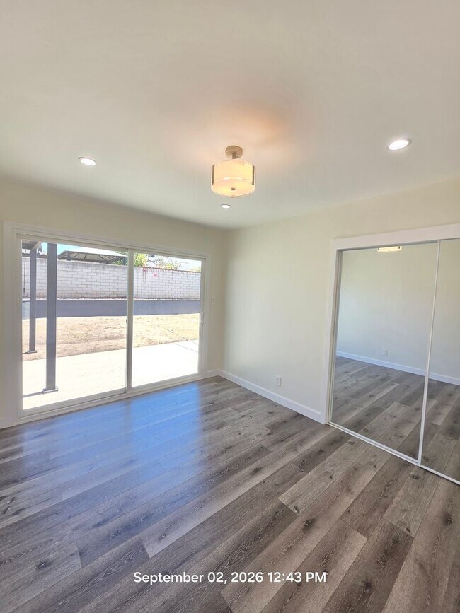 Building Photo - 858 N Darfield Ave