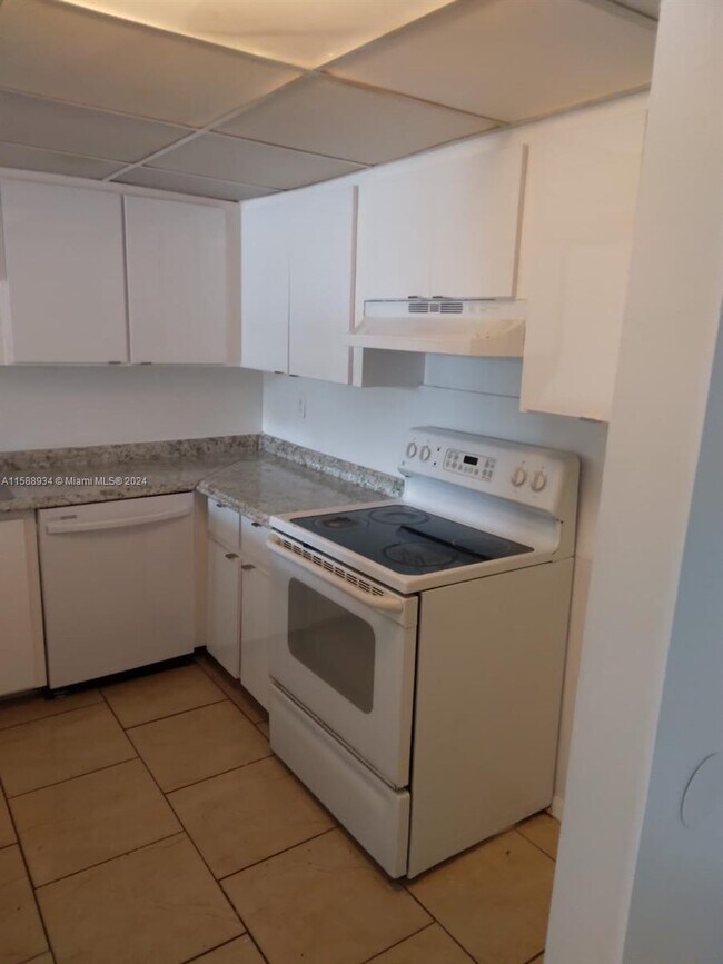 Building Photo - 6950 Miami Gardens Dr