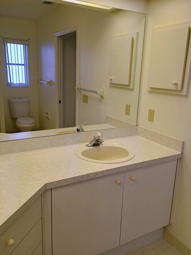Building Photo - 2 bedroom 2 bathroom Large House for rent ...