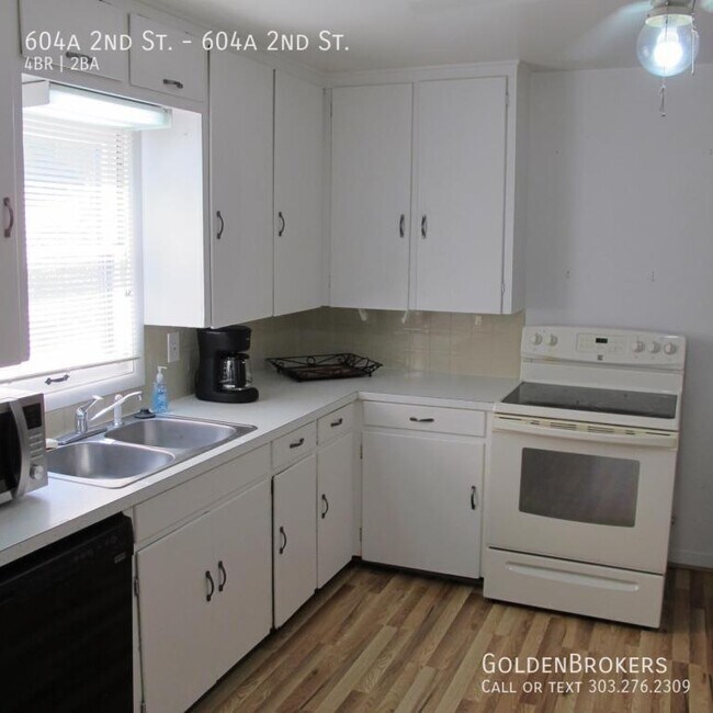 Building Photo - 604 2nd St