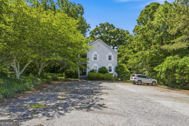 Building Photo - 205 Pineview Dr