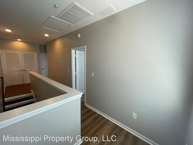 Building Photo - 3 br, 3 bath House - 222 Town Center Drive