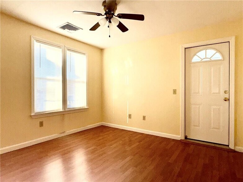 Building Photo - 1037 Cass Ave