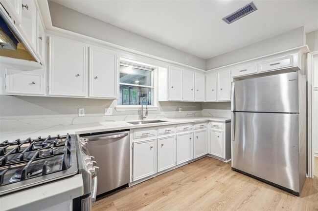 Building Photo - 1802 Corral Dr