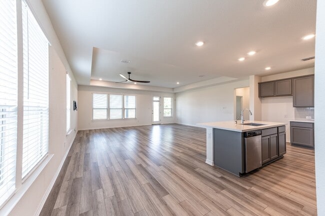 Building Photo - 2701 Webb Ave