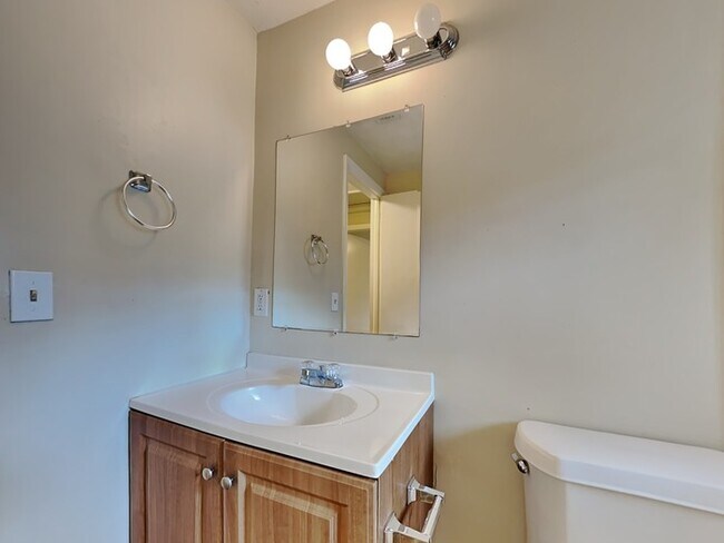 Building Photo - WESTSIDE HOME