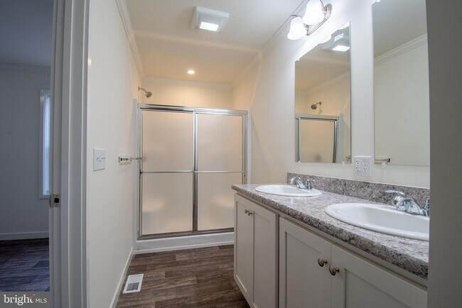 Building Photo - 19 Loxley Ln