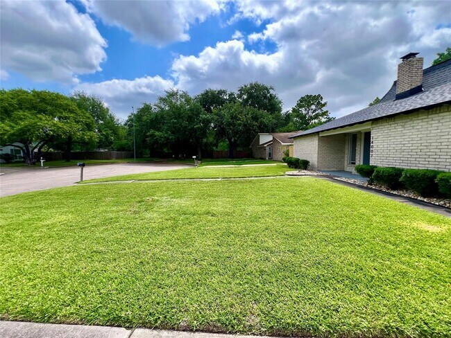 Building Photo - 14007 Overbrook Ln