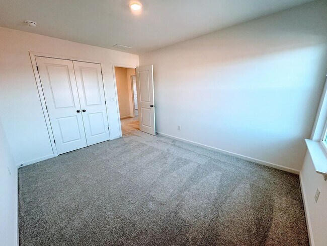 Building Photo - 514 Madison Lakeview Dr