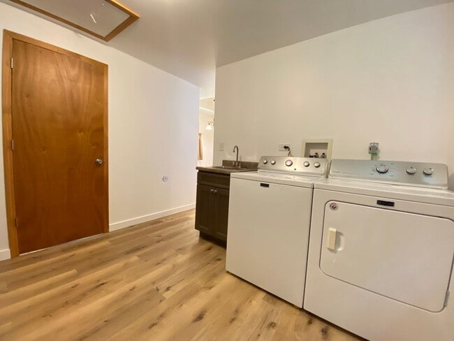 Building Photo - 3BD/2BA Home For Rent In Cedar Lake