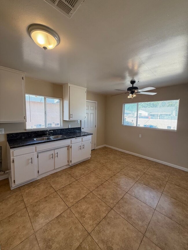 Building Photo - 2114 Brundage Ln