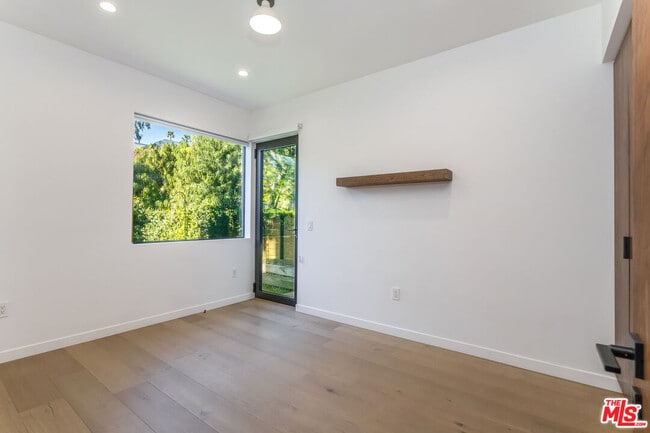 Building Photo - 906 Benton Wy